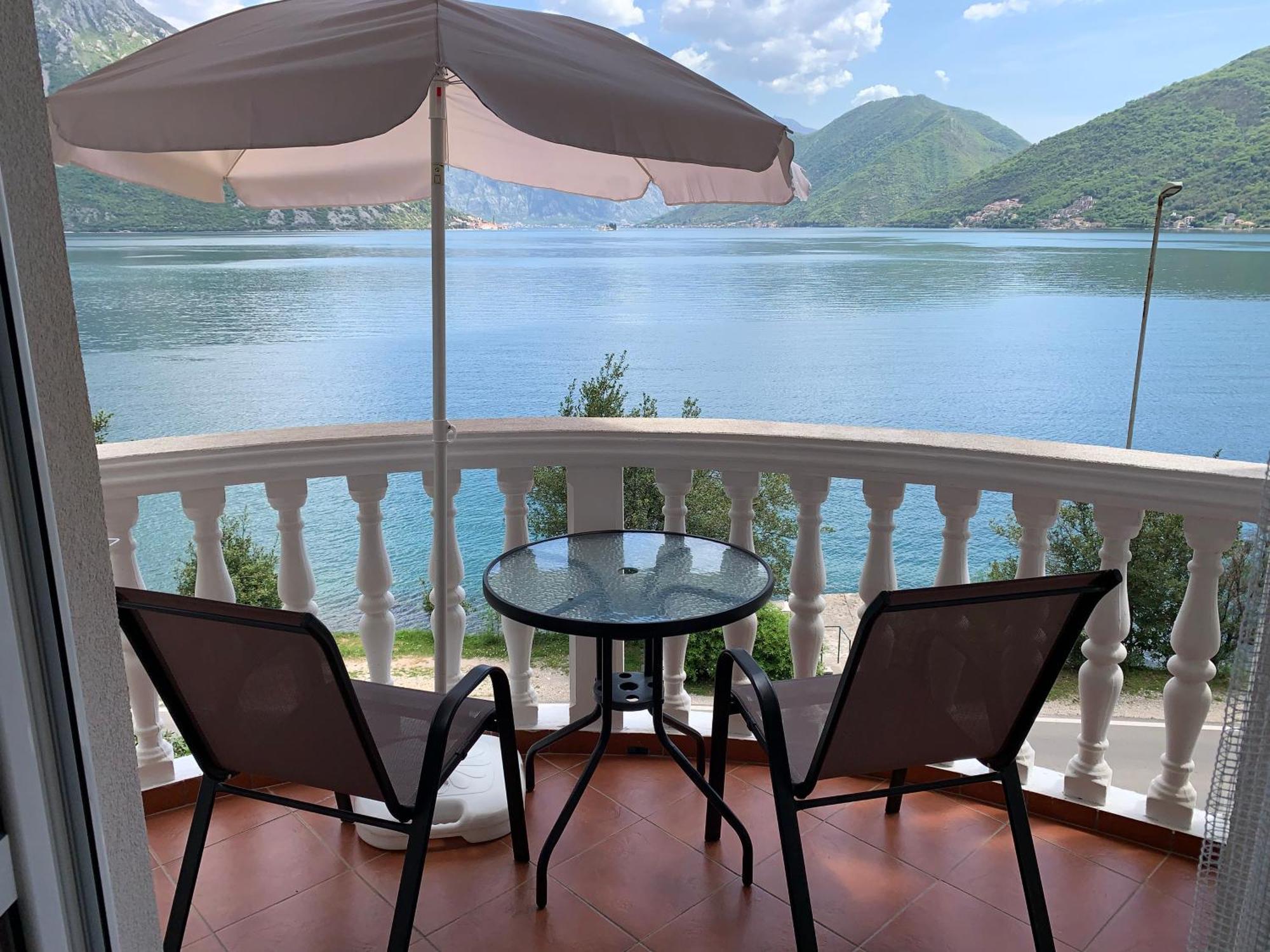 Apartments Villa Radonic Donji Morinj Esterno foto