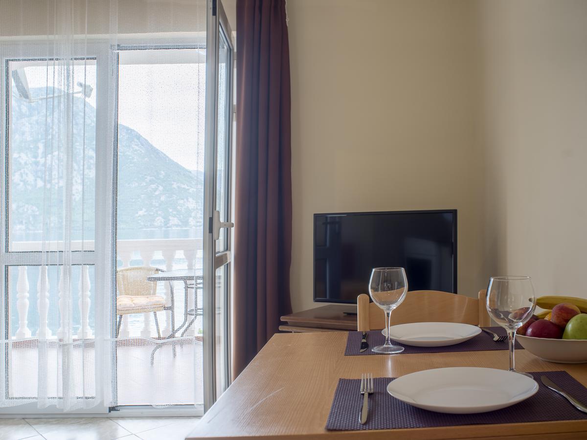 Apartments Villa Radonic Donji Morinj Esterno foto