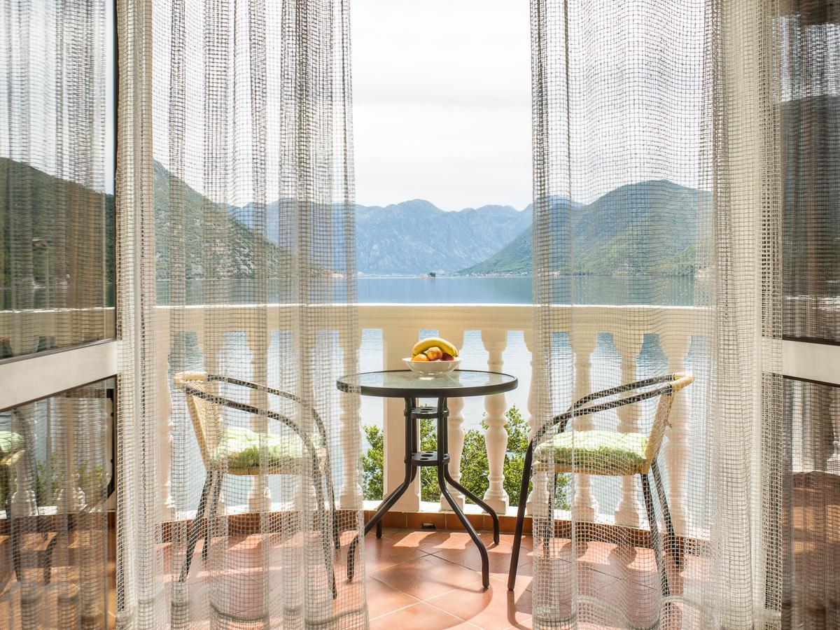 Apartments Villa Radonic Donji Morinj Esterno foto