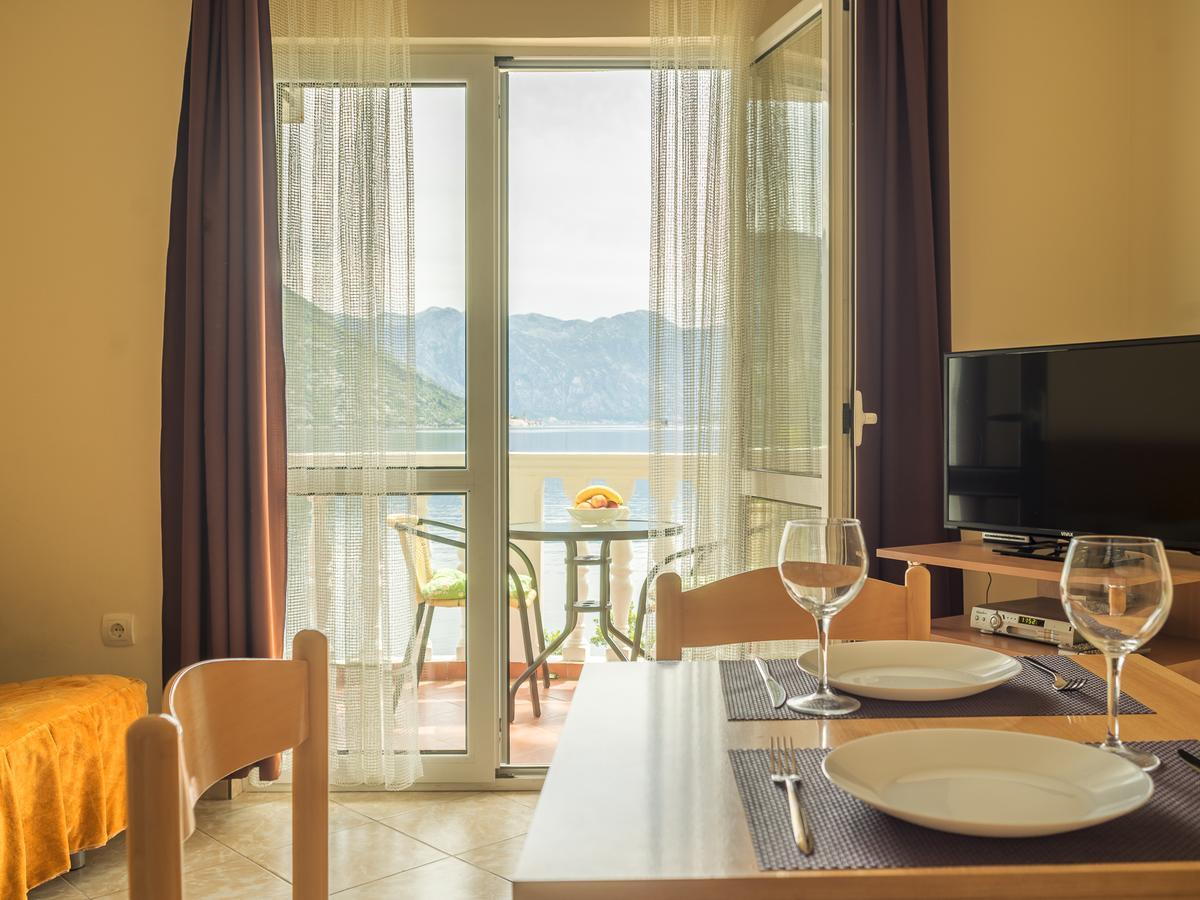 Apartments Villa Radonic Donji Morinj Esterno foto
