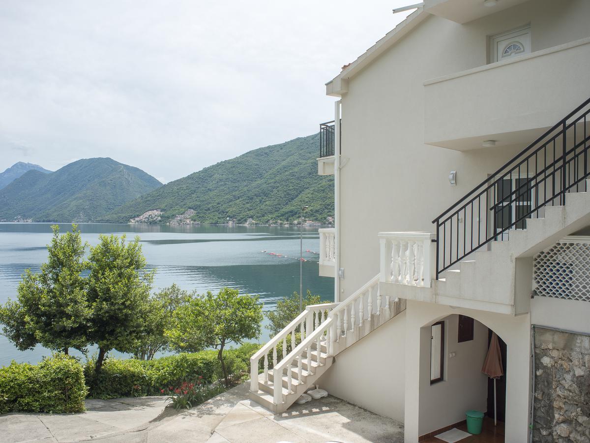 Apartments Villa Radonic Donji Morinj Esterno foto