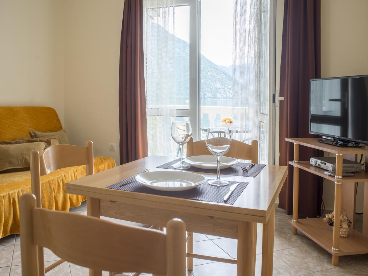 Apartments Villa Radonic Donji Morinj Esterno foto