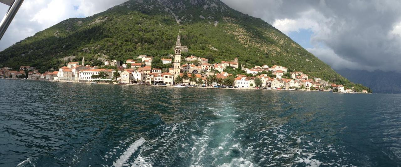 Apartments Villa Radonic Donji Morinj Esterno foto